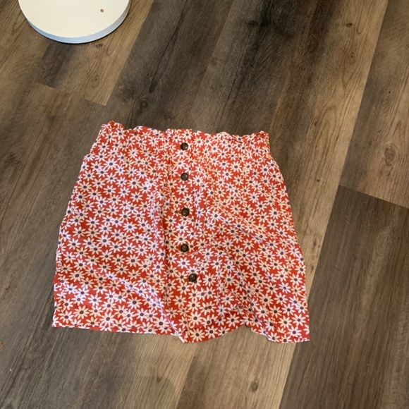 Madewell paper bag button front mini‎ -falling daisies. Worn twice. Retail 69.50 - Picture 6 of 8